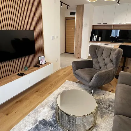 Lux Divine With Private Parking Garage